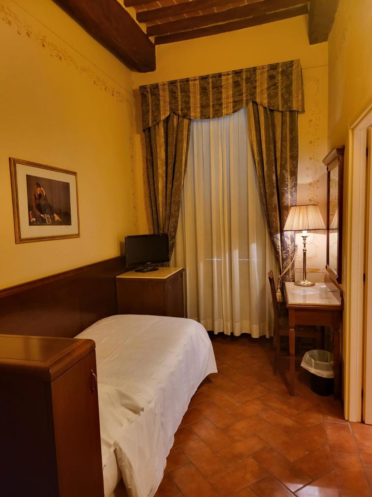Hotel Logge Dei Mercanti Monte San Savino Exterior foto