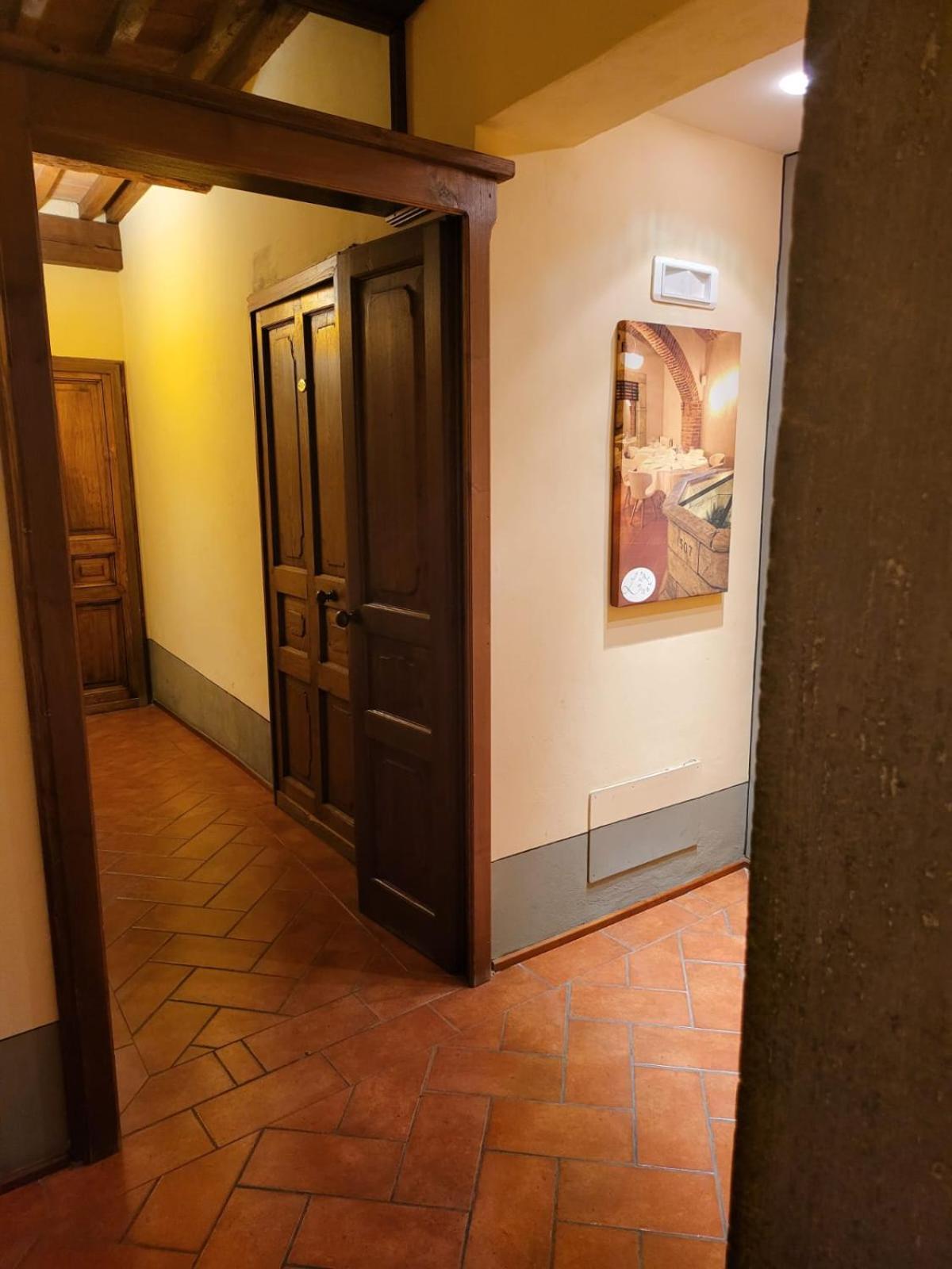 Hotel Logge Dei Mercanti Monte San Savino Exterior foto