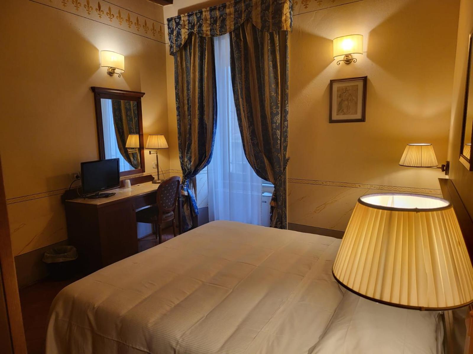 Hotel Logge Dei Mercanti Monte San Savino Exterior foto