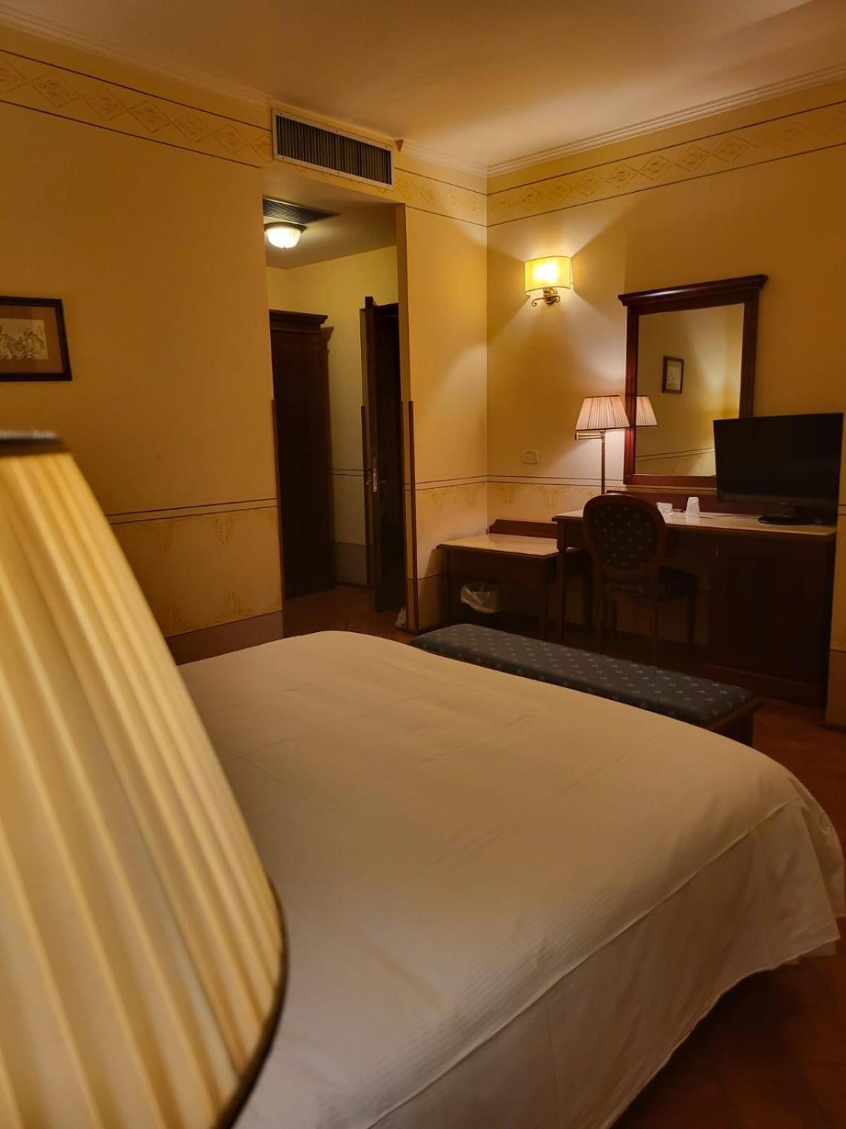 Hotel Logge Dei Mercanti Monte San Savino Exterior foto