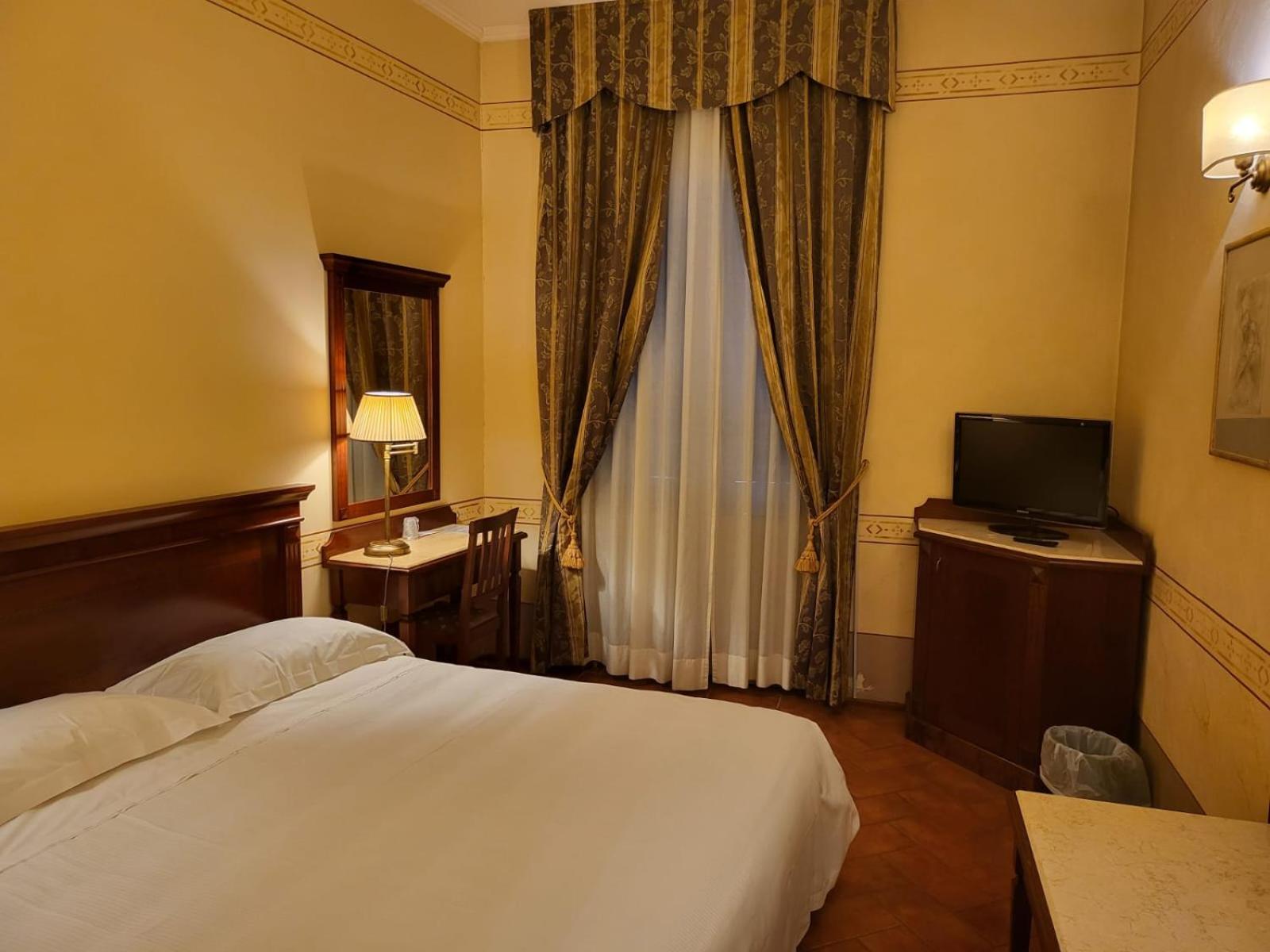 Hotel Logge Dei Mercanti Monte San Savino Exterior foto