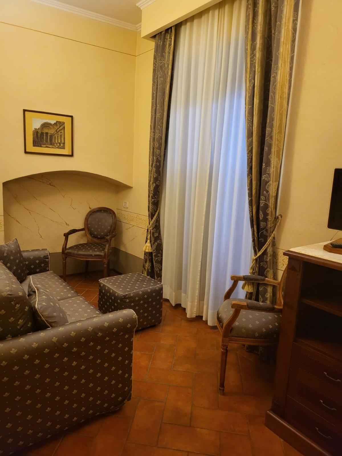 Hotel Logge Dei Mercanti Monte San Savino Exterior foto