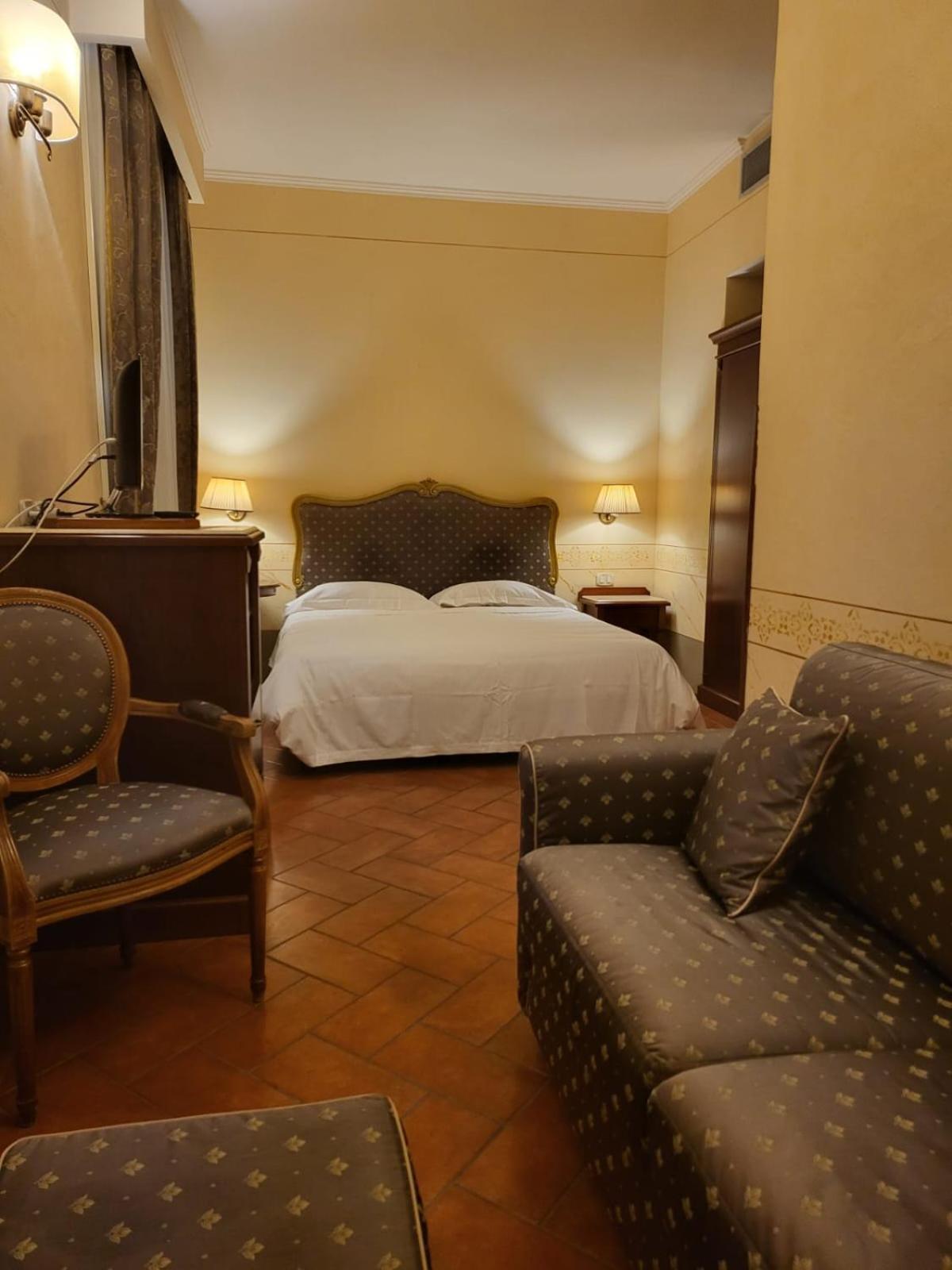 Hotel Logge Dei Mercanti Monte San Savino Exterior foto
