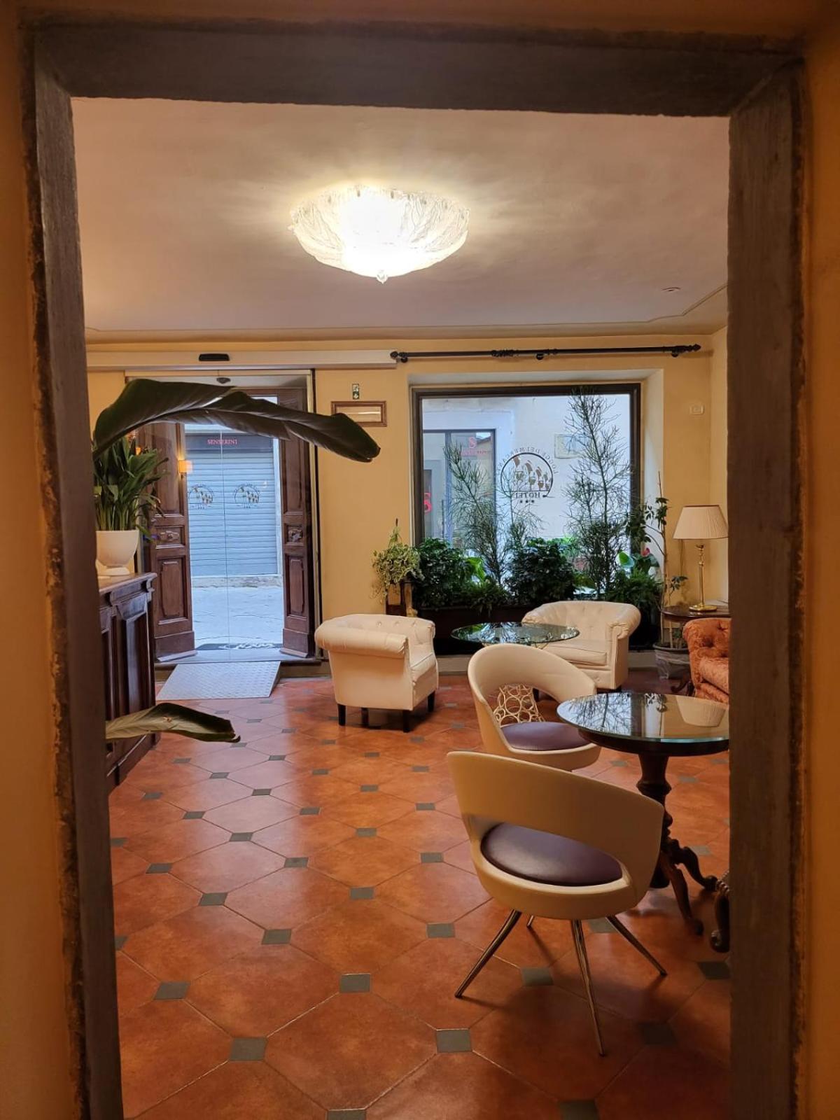 Hotel Logge Dei Mercanti Monte San Savino Exterior foto